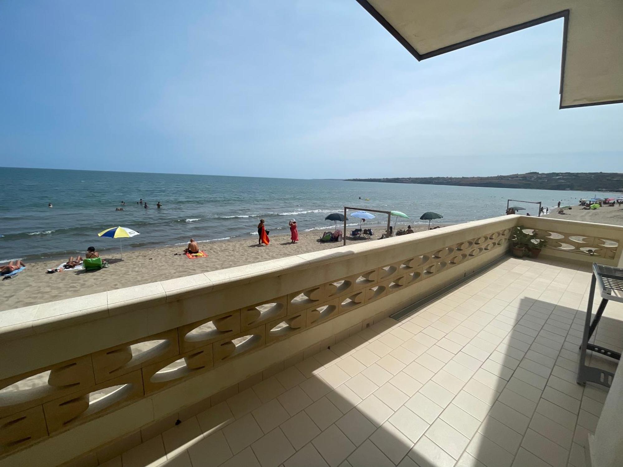 Paradiso Fronte Mare Villa Agnone Bagni Exterior foto