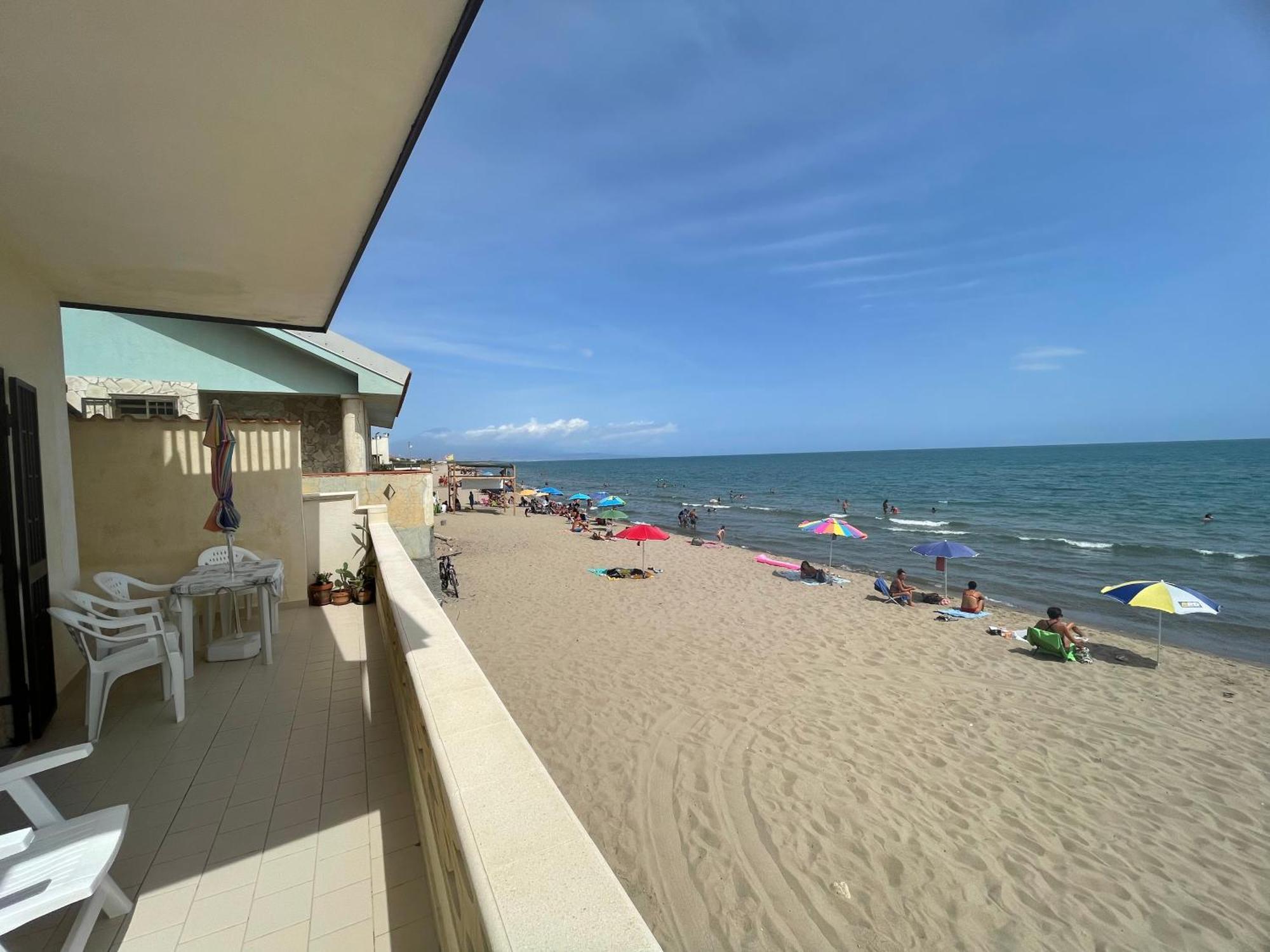 Paradiso Fronte Mare Villa Agnone Bagni Exterior foto